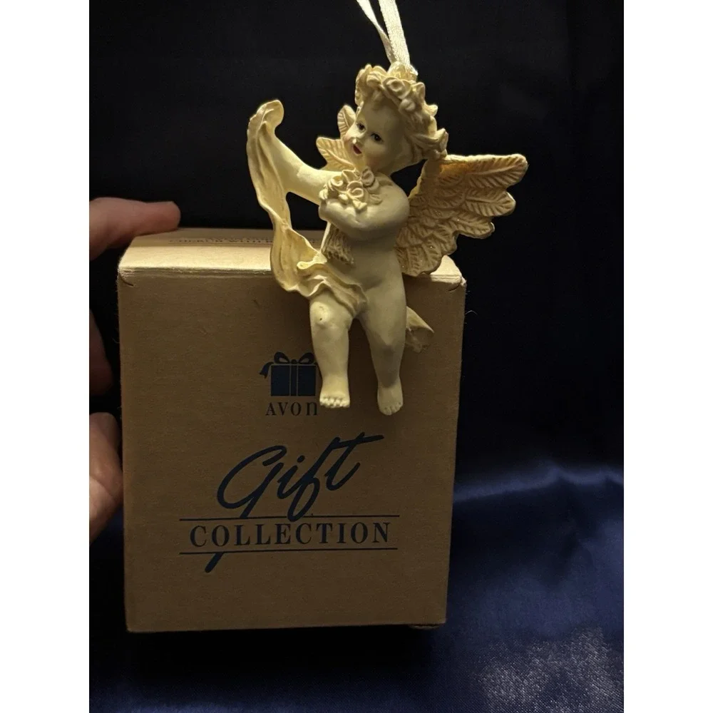 Vintage 1996 Avon Cherub Angel Ornament Bouquet of Flowers Original Box
